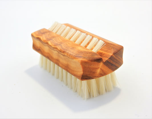 Nagelbürste aus Olivenholz